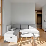 Holiday Apartment Near The Sea - Free Private Parking
